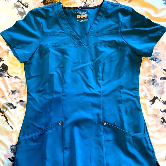 Heart & Soul Women's Teal Scrub set. Like new - Picture 1 of 4